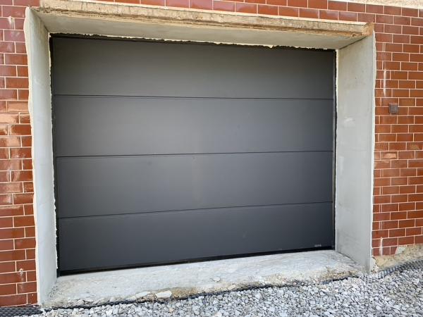 Sekčná garážová brána ETILA SILENT | hladký panel | bežné farby