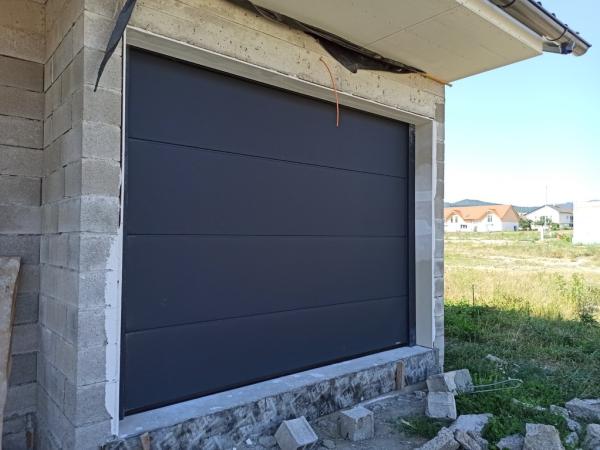 Sekčná garážová brana ETILA SILENT | hladký panel | bežné farby