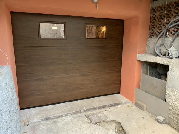 Sekčná garážová brána ETILA SILENT | hladký panel | drevoimitácia